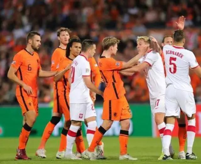 美女的胸18岁以下禁止观看